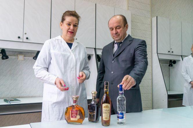 Новини Вінниці - фото з Випити і залишитись живим. Як обрати якісний алкоголь, розповідають експерти Випити і залишитись живим. Як обрати якісний алкоголь, розповідають експерти, фото №2 на сайті 20minut.ua