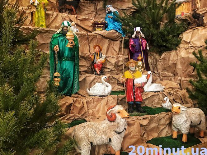 Новини Тернополя - фото з У Тернополі вже встановили найбільшу різдвяну шопку в Україні. Яка вона? ФОТОРЕПОРТАЖ У Тернополі вже встановили найбільшу різдвяну шопку в Україні. Яка вона? ФОТОРЕПОРТАЖ, фото №4 на сайті 20minut.ua