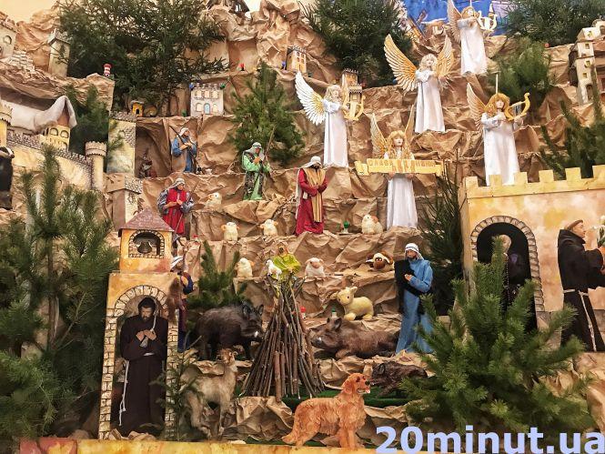 Новини Тернополя - фото з У Тернополі вже встановили найбільшу різдвяну шопку в Україні. Яка вона? ФОТОРЕПОРТАЖ У Тернополі вже встановили найбільшу різдвяну шопку в Україні. Яка вона? ФОТОРЕПОРТАЖ, фото №2 на сайті 20minut.ua