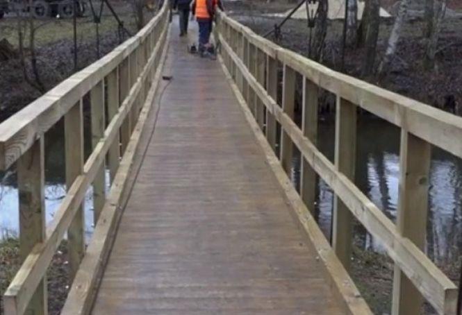 Новини Тернополя - фото з У гідропарку «Топільче» відремонтували підвісний міст У гідропарку «Топільче» відремонтували підвісний міст, фото №1 на сайті 20minut.ua