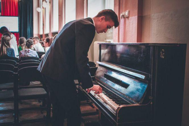 Новини Вінниці - фото з За що Зеленський дав стипендію Президента учневі з Якушинець? За що Зеленський дав стипендію Президента учневі з Якушинець?, фото №2 на сайті 20minut.ua