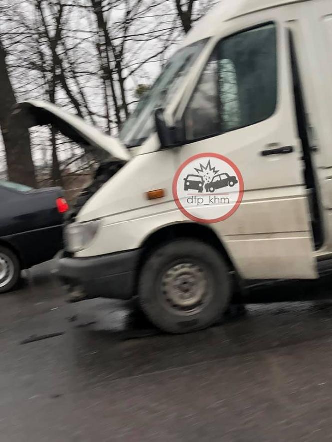 На изображении может находиться: автомобиль и на улице