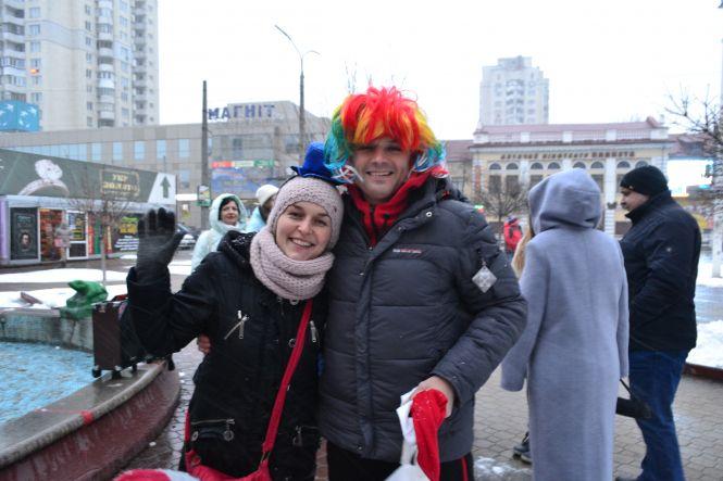 Новини Хмельницького - фото з З рогами оленів та в шапках Санти: у Хмельницькому пройшов благодійний фан-забіг (ФОТО) З рогами оленів та в шапках Санти: у Хмельницькому пройшов благодійний фан-забіг (ФОТО), фото №1 на сайті vsim.ua