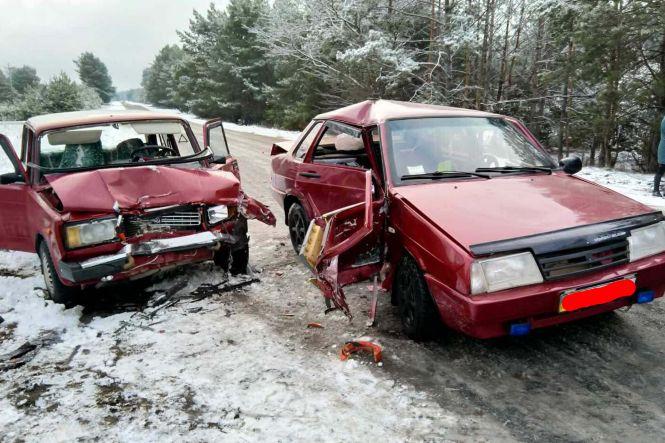 Новини Хмельницького - фото з ДТП на Хмельниччині: жінку з понівеченого автомобіля діставали рятувальники (ФОТО) ДТП на Хмельниччині: жінку з понівеченого автомобіля діставали рятувальники (ФОТО), фото №3 на сайті vsim.ua