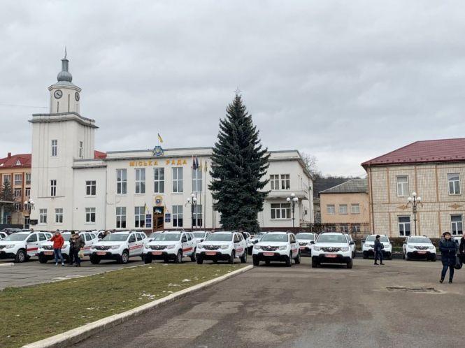 Новини Тернополя - фото з Сімейні лікарі Тернопільщини отримали 70 сучасних «швидких» Сімейні лікарі Тернопільщини отримали 70 сучасних «швидких», фото №1 на сайті 20minut.ua