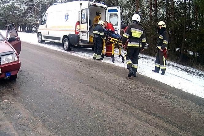 Новини Хмельницького - фото з ДТП на Хмельниччині: жінку з понівеченого автомобіля діставали рятувальники (ФОТО) ДТП на Хмельниччині: жінку з понівеченого автомобіля діставали рятувальники (ФОТО), фото №1 на сайті vsim.ua