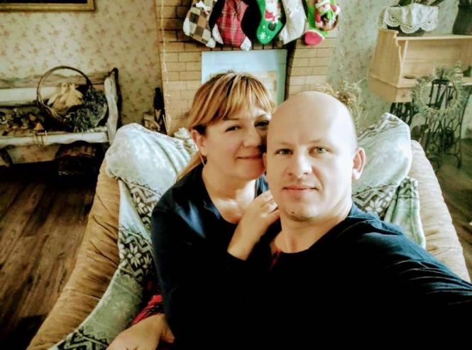 Новини Хмельницького - фото з Як святкували зимові свята хмельницькі чиновники та депутати: підбірка фото На изображении может находиться: 2 человека, люди улыбаются, люди сидят