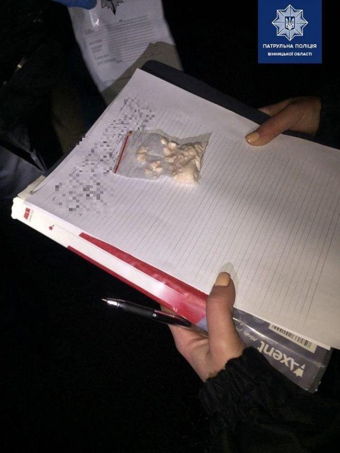 Новини Вінниці - фото з У Вінниці зловили водія під наркотиками та пасажира, який хотів «відмазатись» У Вінниці зловили водія під наркотиками та пасажира, який хотів «відмазатись», фото №2 на сайті 20minut.ua