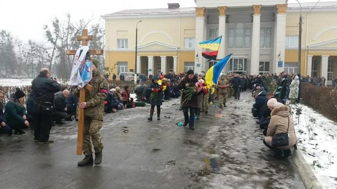 Новини Хмельницького - фото з На Хмельниччині попрощалися із Сергієм Рацуном, який загинув на Сході На Хмельниччині попрощалися із Сергієм Рацуном, який загинув на Сході, фото №2 на сайті vsim.ua