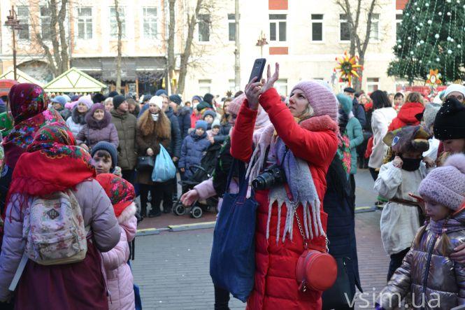 З піснями та «козою»: у Хмельницькому пройшов парад вертепів (ФОТО, ВІДЕО), фото №10 на сайті vsim.ua