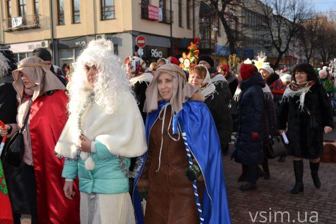 З піснями та «козою»: у Хмельницькому пройшов парад вертепів (ФОТО, ВІДЕО), фото №9 на сайті vsim.ua