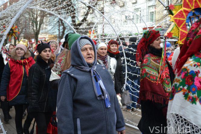 З піснями та «козою»: у Хмельницькому пройшов парад вертепів (ФОТО, ВІДЕО), фото №5 на сайті vsim.ua