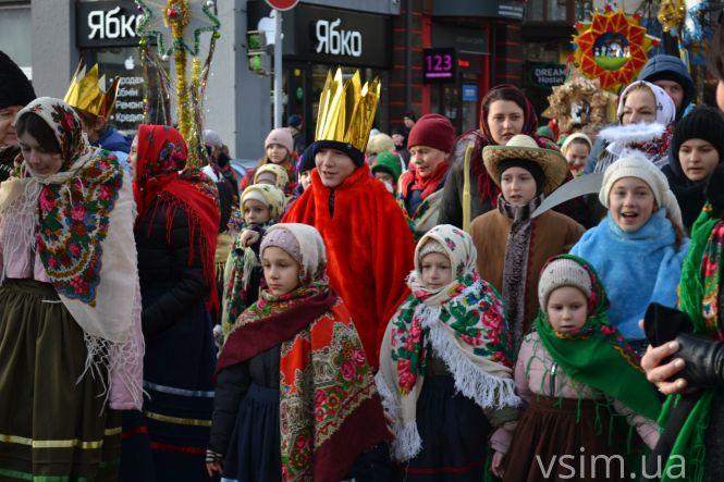 З піснями та «козою»: у Хмельницькому пройшов парад вертепів (ФОТО, ВІДЕО), фото №8 на сайті vsim.ua