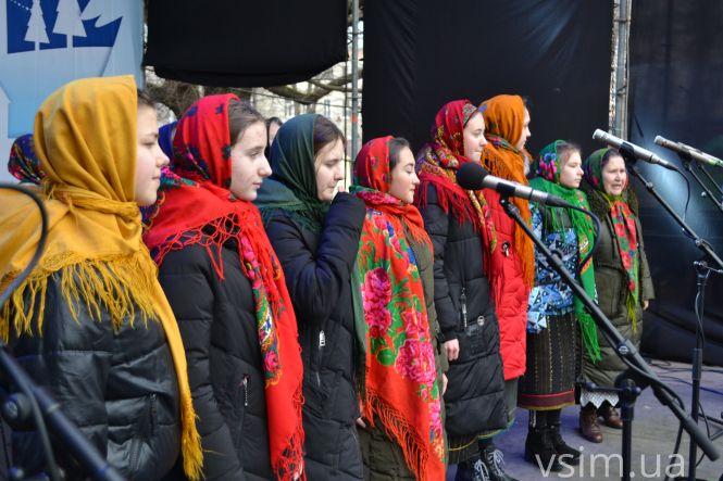 З піснями та «козою»: у Хмельницькому пройшов парад вертепів (ФОТО, ВІДЕО), фото №18 на сайті vsim.ua