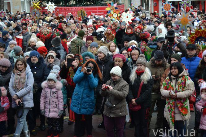 З піснями та «козою»: у Хмельницькому пройшов парад вертепів (ФОТО, ВІДЕО), фото №17 на сайті vsim.ua