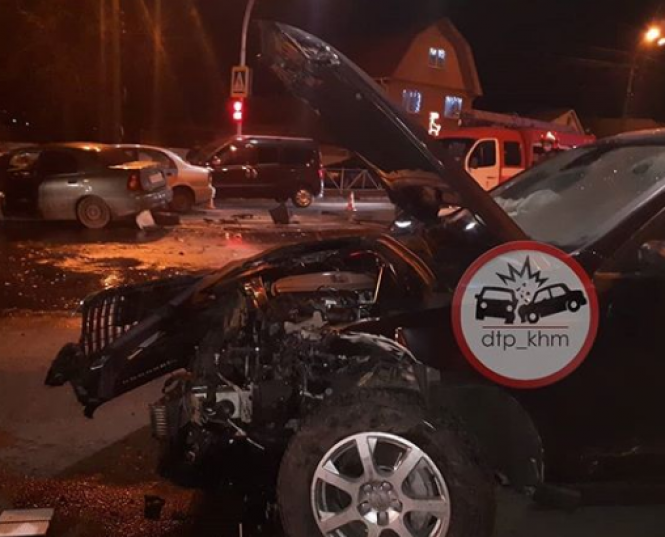 Новини Хмельницького - фото з У Хмельницькому лоб у лоб зіткнулися два автомобілі: є постраждалі (ФОТО, ВІДЕО) У Хмельницькому лоб у лоб зіткнулися два автомобілі: є постраждалі (ФОТО, ВІДЕО), фото №2 на сайті vsim.ua