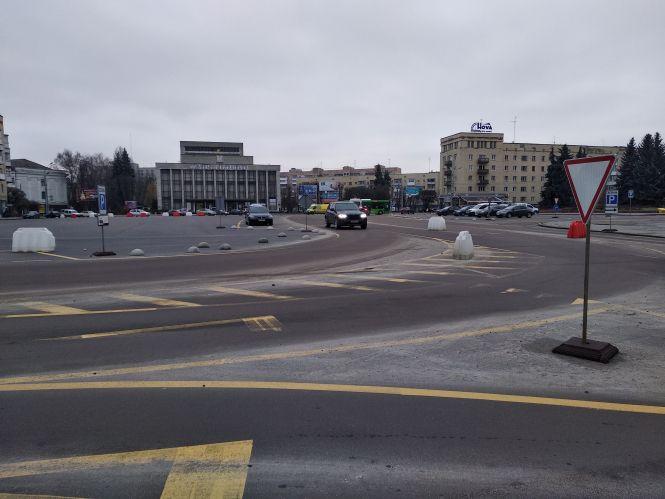 Кошмар на майдані, або Коли приберуть розмітку з центру міста?, фото №1 на сайті 20minut.ua