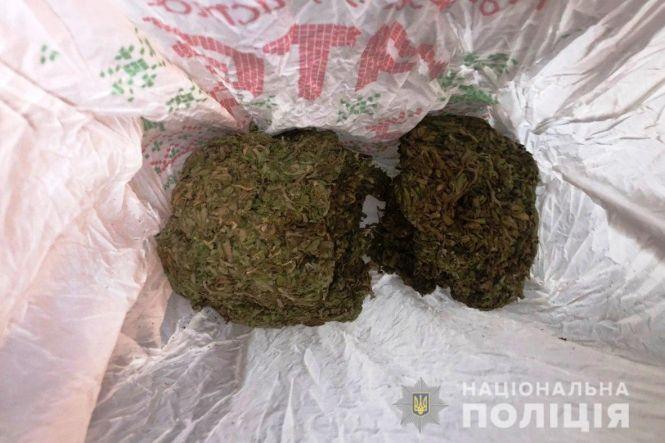 Новини Вінниці - фото з Марихуана, екстезі та психотропна сіль: у Вінниці затримали «закладчика» наркотиків Марихуана, екстезі та психотропна сіль: у Вінниці затримали «закладчика» наркотиків, фото №5 на сайті 20minut.ua