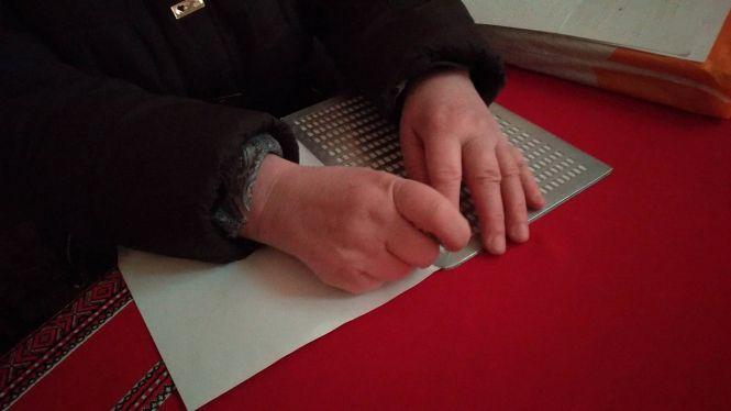 "Мій світ — це голоси і дотики": незряча вчителька із Тернополя про 50 років темряви і шрифт Брайля, фото №1 на сайті 20minut.ua