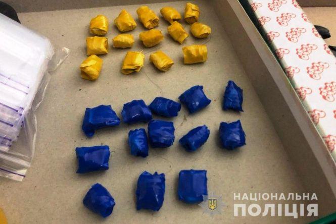 Новини Вінниці - фото з Марихуана, екстезі та психотропна сіль: у Вінниці затримали «закладчика» наркотиків Марихуана, екстезі та психотропна сіль: у Вінниці затримали «закладчика» наркотиків, фото №4 на сайті 20minut.ua