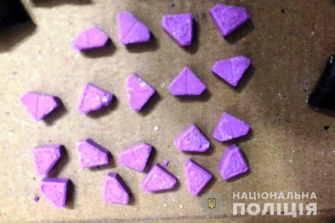 Новини Вінниці - фото з Марихуана, екстезі та психотропна сіль: у Вінниці затримали «закладчика» наркотиків Марихуана, екстезі та психотропна сіль: у Вінниці затримали «закладчика» наркотиків, фото №2 на сайті 20minut.ua