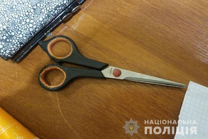 Грабіжник увірвався в будинок пенсіонерів, побив їх та вимагав гроші, фото №1 на сайті 20minut.ua