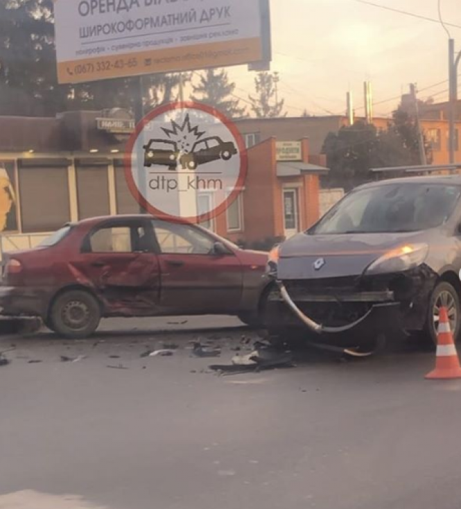 Ранкова ДТП у Хмельницькому: автівки зіштовхнулися на пішохідному переході (ФОТО), фото №3 на сайті vsim.ua