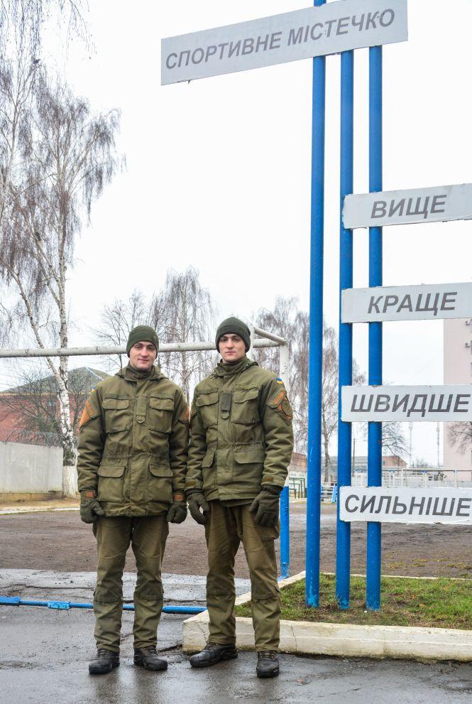 Новини Вінниці - фото з Близнюки-гвардійці: «Розіграші про те, хто з нас Андрій, а хто Віталій, залишили на гражданці» Близнюки-гвардійці: «Розіграші про те, хто з нас Андрій, а хто Віталій, залишили на гражданці», фото №4 на сайті 20minut.ua