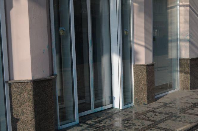 Новини Вінниці - фото з Біля вінницького адмінсуду зеленкою облили чоловіка. Хто він? Біля вінницького адмінсуду зеленкою облили чоловіка. Хто він?, фото №2 на сайті 20minut.ua