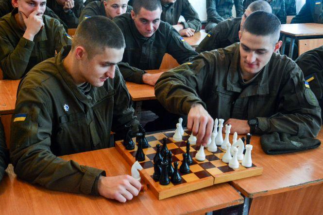 Новини Вінниці - фото з Близнюки-гвардійці: «Розіграші про те, хто з нас Андрій, а хто Віталій, залишили на гражданці» Близнюки-гвардійці: «Розіграші про те, хто з нас Андрій, а хто Віталій, залишили на гражданці», фото №1 на сайті 20minut.ua