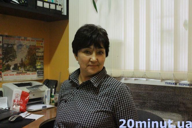 Новини Тернополя - фото з Довжелезні черги біля банків: чому та скільки ще заробітчани "штурмуватимуть" відділення Довжелезні черги біля банків: чому та скільки ще заробітчани "штурмуватимуть" відділення, фото №1 на сайті 20minut.ua