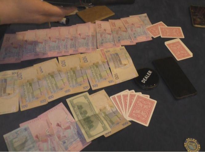 Новини Вінниці - фото з Покер у Вінниці: трьом організаторам підпільного грального закладу оголосили підозру Покер у Вінниці: трьом організаторам підпільного грального закладу оголосили підозру, фото №4 на сайті 20minut.ua