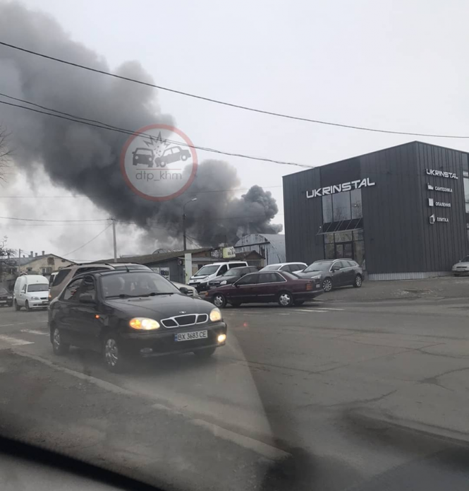 Новини Хмельницького - фото з У Хмельницькому горять склади з автозапчастинами (ОНОВЛЕНО) У Хмельницькому горять склади з автозапчастинами (ОНОВЛЕНО), фото №2 на сайті vsim.ua