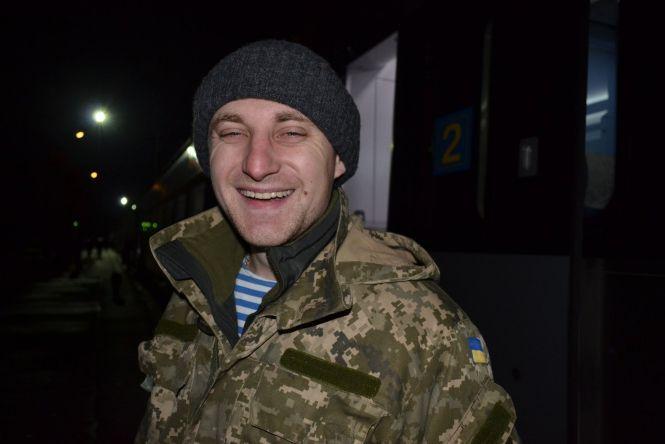 Новини Вінниці - фото з У краєзнавчому музеї працює виставка пам'яті вінничанина-кіборга Сергія Зулінського У краєзнавчому музеї працює виставка пам'яті вінничанина-кіборга Сергія Зулінського, фото №1 на сайті 20minut.ua