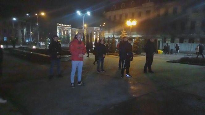 День пам’яті подвигу кіборгів. Як молоді вінницькі патріоти вшанували загиблих, фото №1 на сайті 20minut.ua