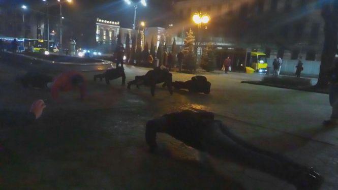 День пам’яті подвигу кіборгів. Як молоді вінницькі патріоти вшанували загиблих, фото №3 на сайті 20minut.ua