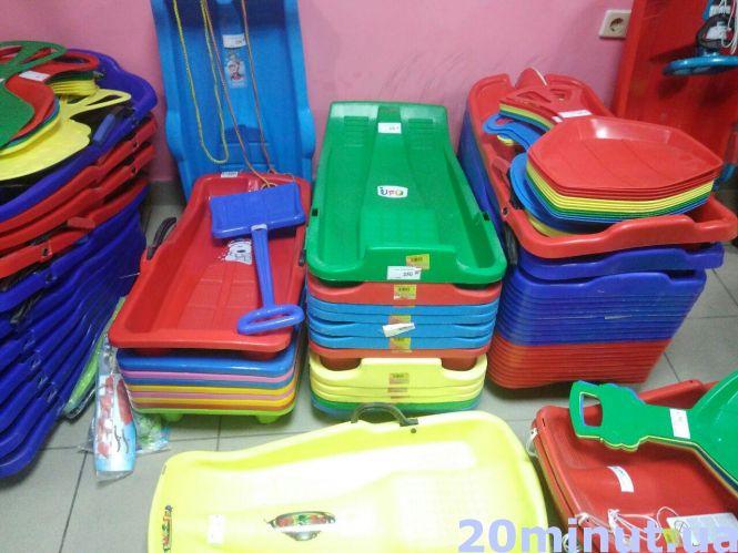 Новини Тернополя - фото з Санки, ледяники чи сноутюби: що можна купити в Тернополі та за скільки Санки, ледяники чи сноутюби: що можна купити в Тернополі та за скільки, фото №2 на сайті 20minut.ua