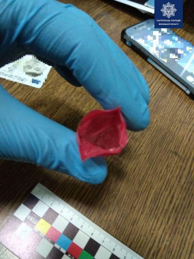 На залізничному вокзалі розгулював молодик з кастетом та наркотиками, фото №1 на сайті 20minut.ua