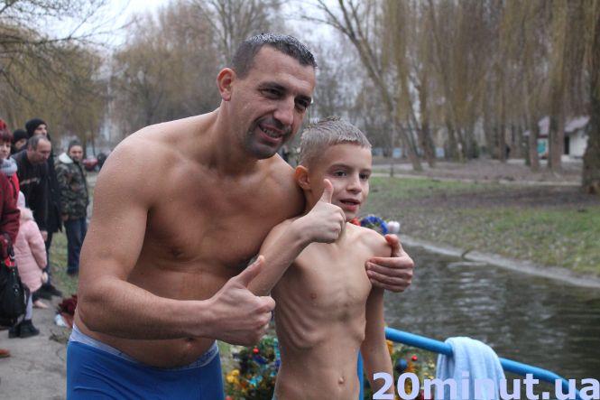 Новини Тернополя - фото з У «Моржатнику» вже освятили воду - тернополяни занурюються. ФОТОРЕПОРТАЖ У «Моржатнику» вже освятили воду - тернополяни занурюються. ФОТОРЕПОРТАЖ, фото №2 на сайті 20minut.ua