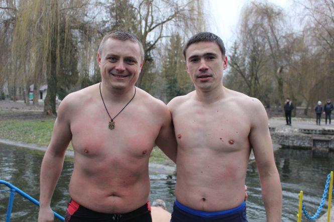 Новини Тернополя - фото з У «Моржатнику» вже освятили воду - тернополяни занурюються. ФОТОРЕПОРТАЖ У «Моржатнику» вже освятили воду - тернополяни занурюються. ФОТОРЕПОРТАЖ, фото №3 на сайті 20minut.ua