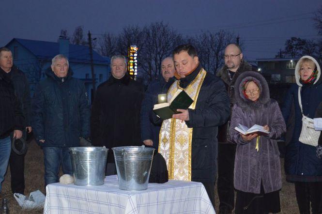Новини Хмельницького - фото з У Хмельницькому з кранів тече свята вода У Хмельницькому з кранів тече свята вода, фото №3 на сайті vsim.ua