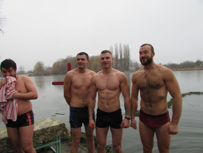 Купалися та фотографувалися: як у Козятині пірнали в ополонку (Фоторепортаж), фото №11 на сайті 20minut.ua