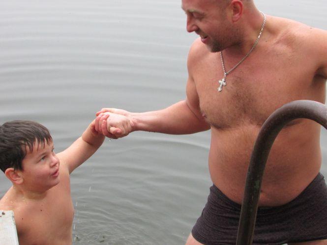 Купалися та фотографувалися: як у Козятині пірнали в ополонку (Фоторепортаж), фото №13 на сайті 20minut.ua