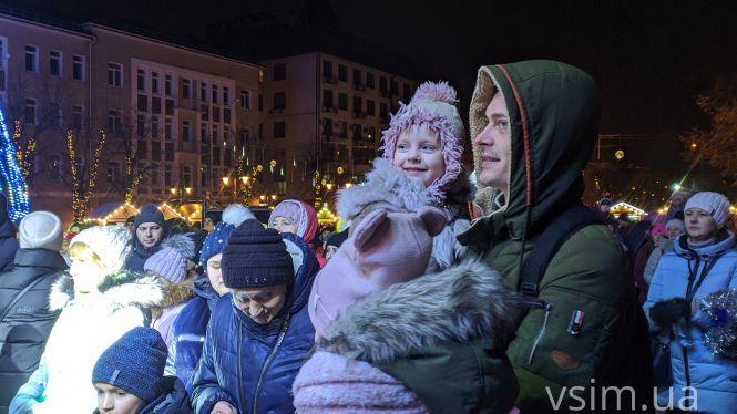 Новини Хмельницького - фото з У Хмельницькому закривали різдвяний ярмарок під нову пісню про місто (ФОТО, ВІДЕО) У Хмельницькому закривали різдвяний ярмарок під нову пісню про місто (ФОТО, ВІДЕО), фото №16 на сайті vsim.ua
