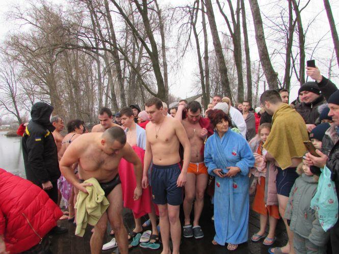 Купалися та фотографувалися: як у Козятині пірнали в ополонку (Фоторепортаж), фото №8 на сайті 20minut.ua