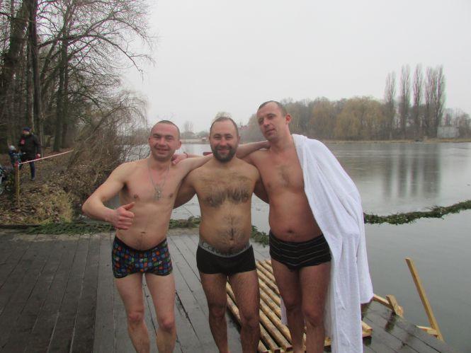 Купалися та фотографувалися: як у Козятині пірнали в ополонку (Фоторепортаж), фото №20 на сайті 20minut.ua
