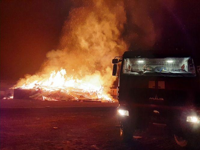 Новини Житомира - фото з Вночі під Житомиром сталася страшна пожежа. ФОТО. ВІДЕО Вночі під Житомиром сталася страшна пожежа. ФОТО. ВІДЕО, фото №3 на сайті 20minut.ua