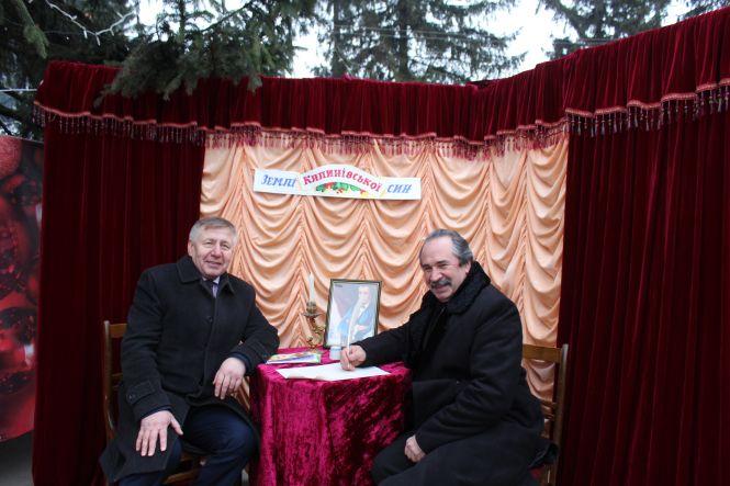 Новини Вінниці - фото з Три місяці не стригся, щоб бути схожим на Руданського. Про свято гумору і сатири у сумний день Три місяці не стригся, щоб бути схожим на Руданського. Про свято гумору і сатири у сумний день, фото №6 на сайті 20minut.ua