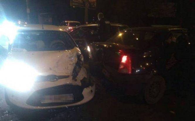 Новини Хмельницького - фото з У Хмельницькому сталася ДТП за участі одразу 4 авто: є постраждалі (ВІДЕО) У Хмельницькому сталася ДТП за участі одразу 4 авто: є постраждалі (ВІДЕО), фото №1 на сайті vsim.ua