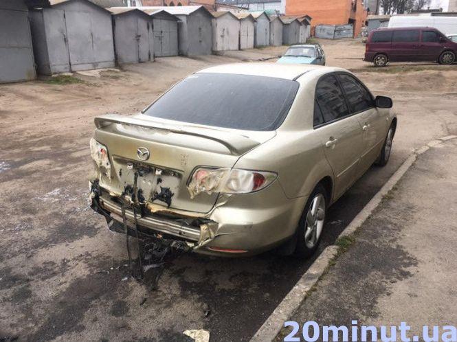Новини Вінниці - фото з На Бевза згоріло BMW. Обгоріла і поруч припаркована Mazda На Бевза згоріло BMW. Обгоріла і поруч припаркована Mazda, фото №3 на сайті 20minut.ua